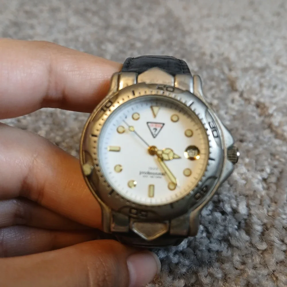 Vintage Guess Watch‎ Professional 200 Meters for Women Water Resistnant Black